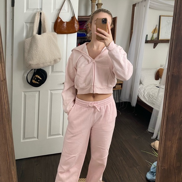 Aritzia Other - Aritzia sweat suit set